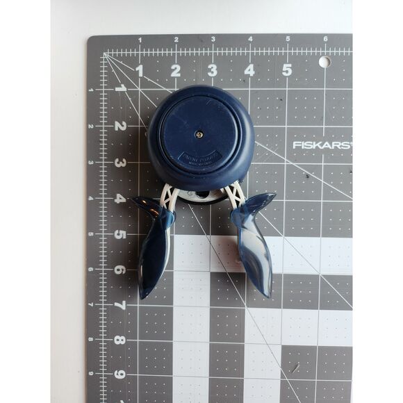 Fiskars Squeeze Paper Punch Oopsie Daisy Shape Making Craft Scrapbooking B19 - Picture 2 of 2